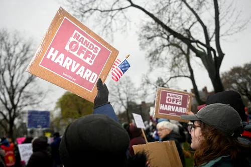 2025-04-30T224938Z_1752165287_RC2KWDA8QCCI_RTRMADP_3_USA-TRUMP-HARVARD-GRANTS