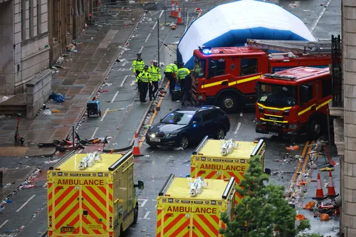 2025-05-26T191610Z_1016996898_UP1EL5Q1HIWOB_RTRMADP_3_SOCCER-ENGLAND-LIV-INCIDENT
